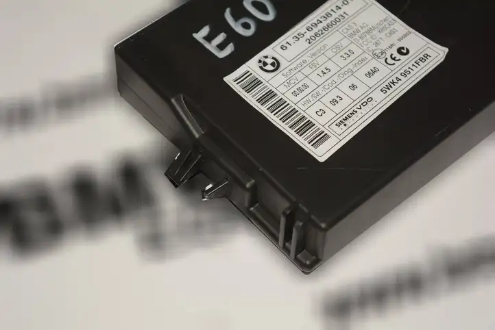 BMW 5 E60 E61 (2004 - 2010)  6943814 Модуль блока управления CAS