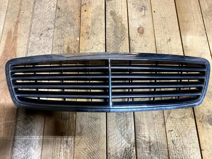 Mercedes-Benz CLK A208 (1997 - 2002) 2088800085 Передняя решетка — фото 1