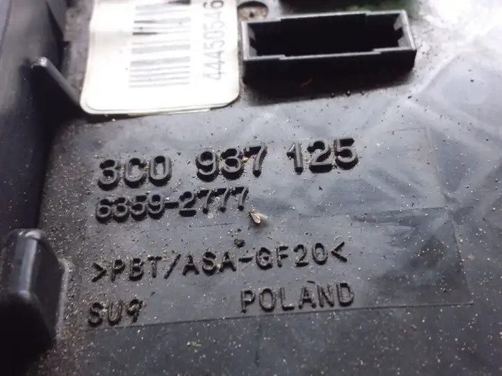 Volkswagen PASSAT B6 (2005 - 2010) 3C0937125 Блок монтирования реле — фото 5