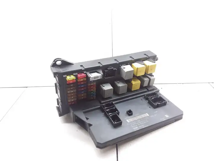 Mercedes-Benz Sprinter W906 (2006 - 2018)  A9065453101 Блок монтирования реле