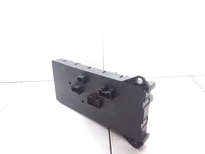 Mercedes-Benz Sprinter W906 (2006 - 2018)  A9065453101 Блок монтирования реле