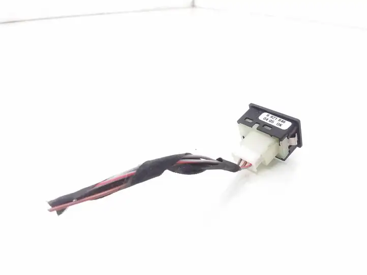 BMW 5 E60 E61 (2004 - 2010) 6921846 Кнопка закрытия крышки багажника — фото 3