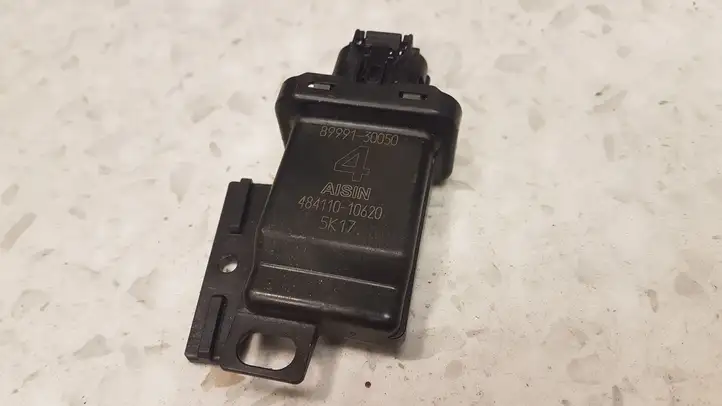 Lexus IS 220 (2005 - 2010)  8999130050 Блок управления дверью