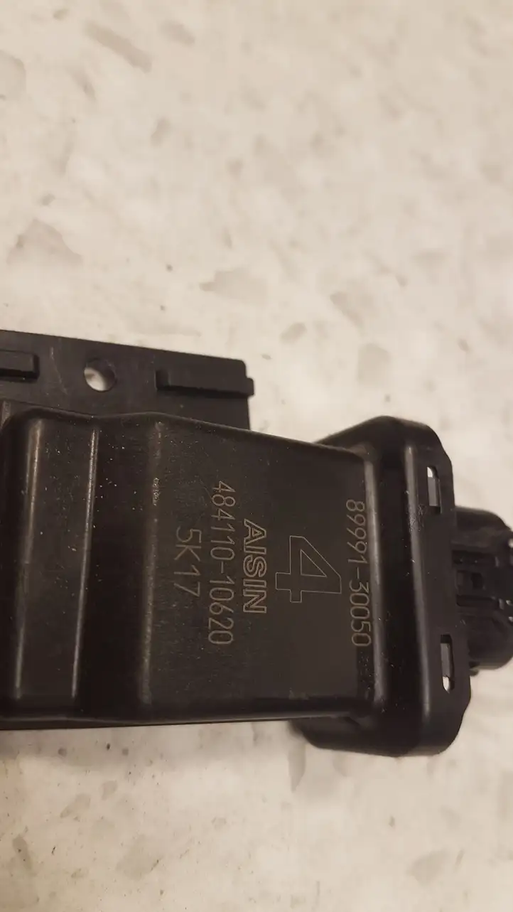 Lexus IS 220 (2005 - 2010)  8999130050 Блок управления дверью