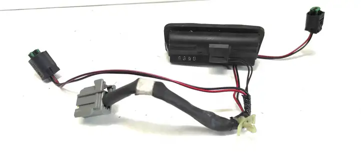 Land Rover Discovery 3 - LR3 (2004 - 2009) Кнопка закрытия крышки багажника — фото 3