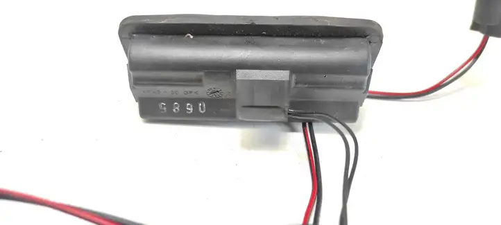Land Rover Discovery 3 - LR3 (2004 - 2009) Кнопка закрытия крышки багажника — фото 6