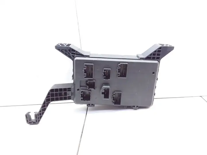 Ford Mondeo Mk III (2000 - 2007) 1S7T14A073AE Блок монтирования реле — фото 3