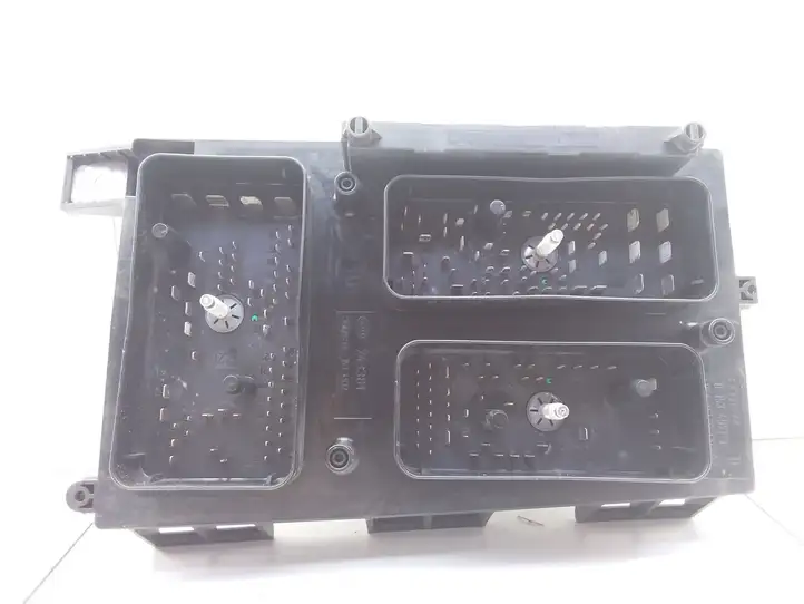 Opel Astra H (2004 - 2009) 5DK00866832 Блок монтирования реле — фото 2
