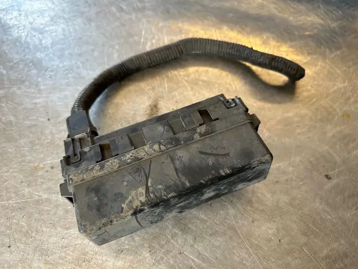 Nissan Qashqai (2010 - 2013) 24382EG002 Блок монтирования реле — фото 2