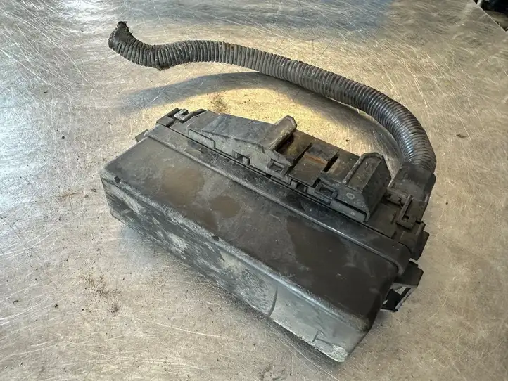 Nissan Qashqai (2010 - 2013) 24382EG002 Блок монтирования реле — фото 3