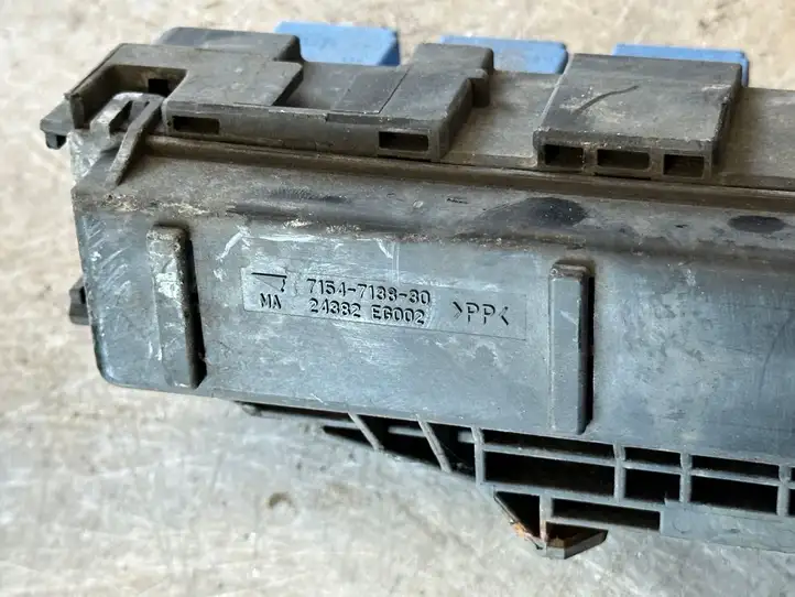 Nissan Qashqai (2010 - 2013) 24382EG002 Блок монтирования реле — фото 4