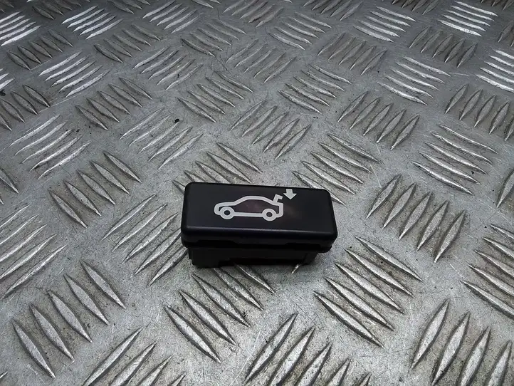 BMW 7 E65 E66 (2001 - 2008) 8375580 Кнопка закрытия крышки багажника — фото 1