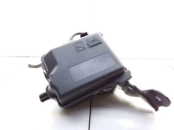 Peugeot 208 (2012 - 2015)  9671924480 Блок монтирования реле