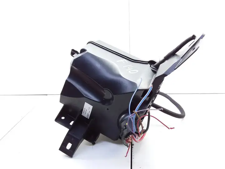 Peugeot 208 (2012 - 2015)  9671924480 Блок монтирования реле