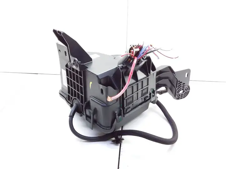 Peugeot 208 (2012 - 2015)  9671924480 Блок монтирования реле