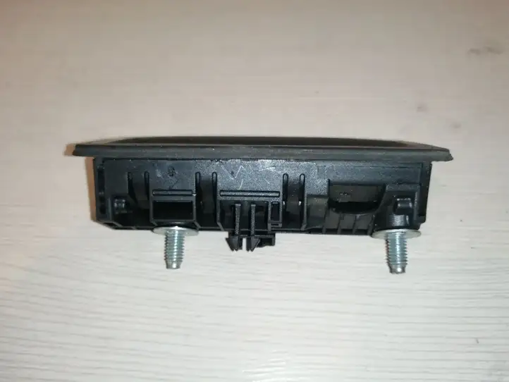 Volkswagen PASSAT B7 (2011 - 2014) 5N0827566T Кнопка закрытия крышки багажника — фото 2