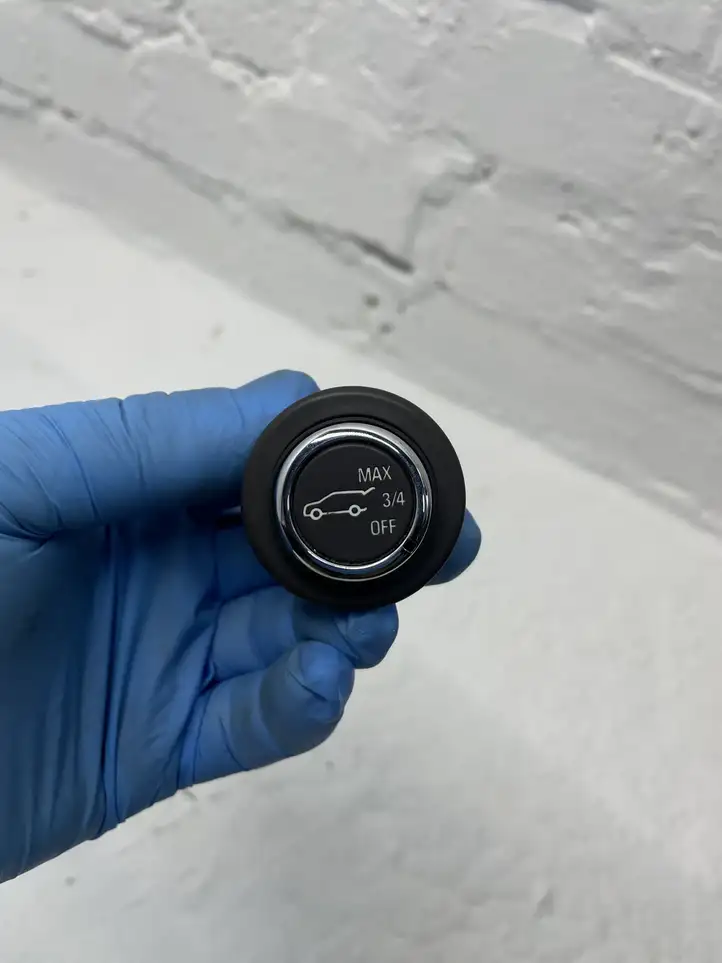 Opel Insignia A (2008 - 2017)  13326410 Включатель закрытия задней крышки