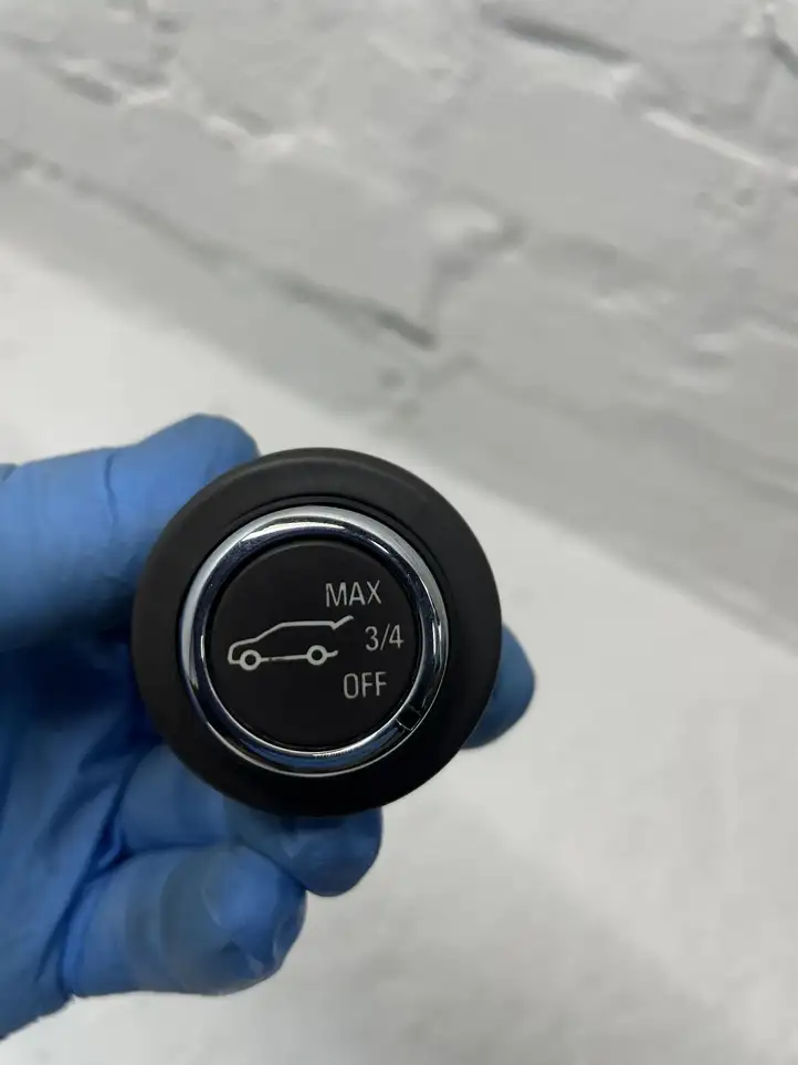 Opel Insignia A (2008 - 2017)  13326410 Включатель закрытия задней крышки