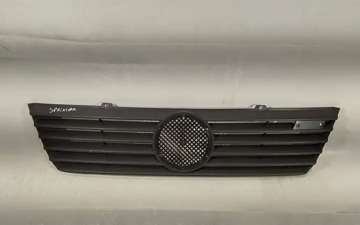 Mercedes-Benz Sprinter W901 W902 W903 W904 (1995 - 2007) Передняя решетка — фото 1