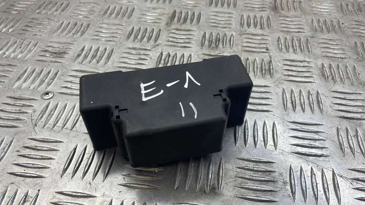 Opel Astra (2004 - 2009)  13129783 Крышка ящика предохранителей