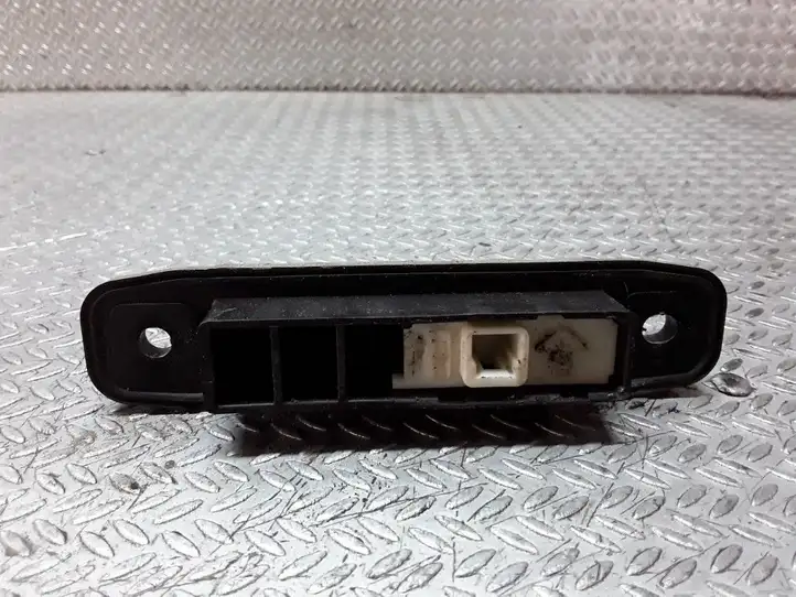 Toyota Auris 150 (2006 - 2012) Кнопка закрытия крышки багажника — фото 2