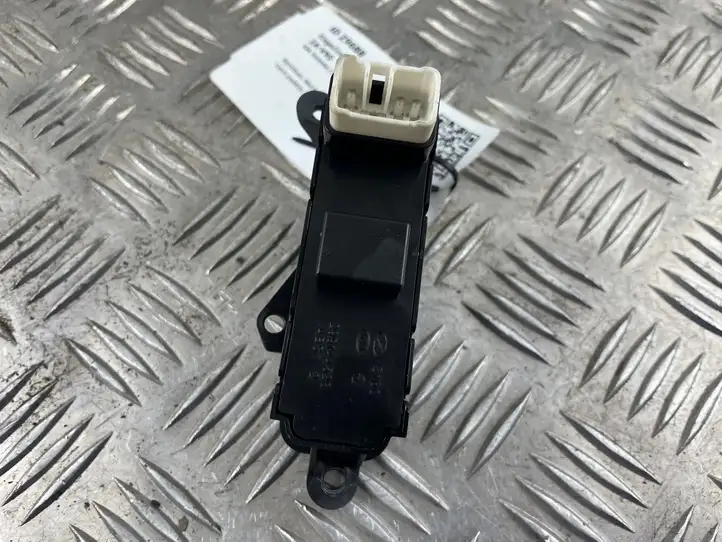 Kia Sorento (2014 - 2017) 299144528 Кнопка закрытия крышки багажника — фото 5