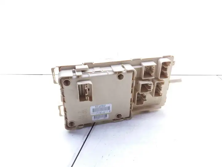 Toyota Avensis T250 (2003 - 2006) 1370508761 Блок монтирования реле — фото 3