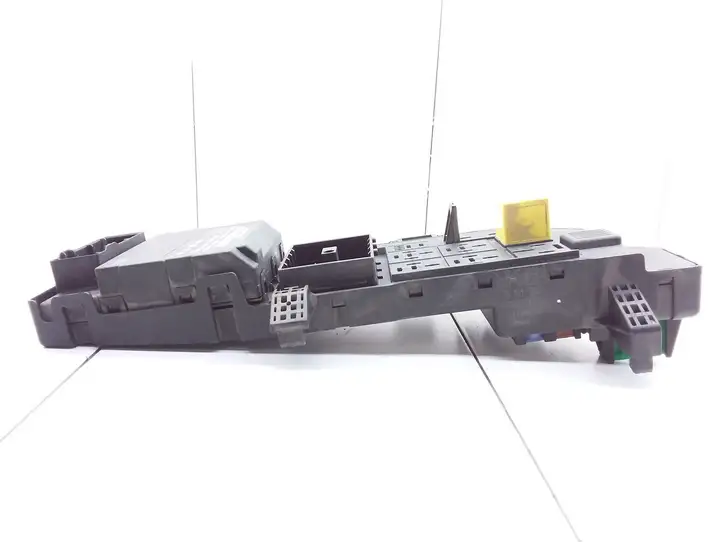 Opel Vectra C (2002 - 2005) 13199490 Блок монтирования реле — фото 3