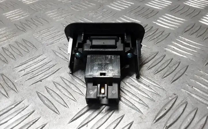 Honda Accord (2008 - 2016) M20419 Кнопка закрытия крышки багажника — фото 4