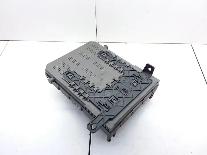 Citroen C5 (2001 - 2004) 9637466180 Блок монтирования реле — фото 4