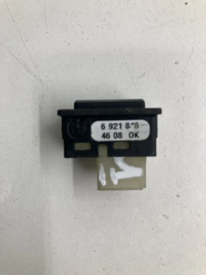 BMW 5 E60 E61 (2004 - 2010) 6921845 Кнопка закрытия крышки багажника — фото 2