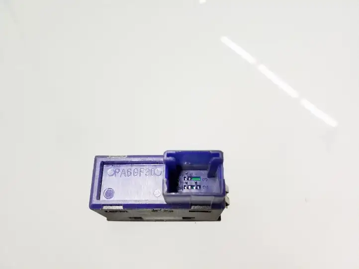 BMW 5 E39 (1996 - 2003) 61318365579 Кнопка закрытия крышки багажника — фото 2