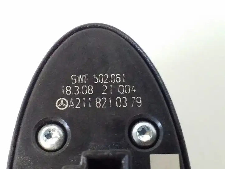 Mercedes-Benz E W211 (2002 - 2009) A2118210379 Кнопка закрытия крышки багажника — фото 2
