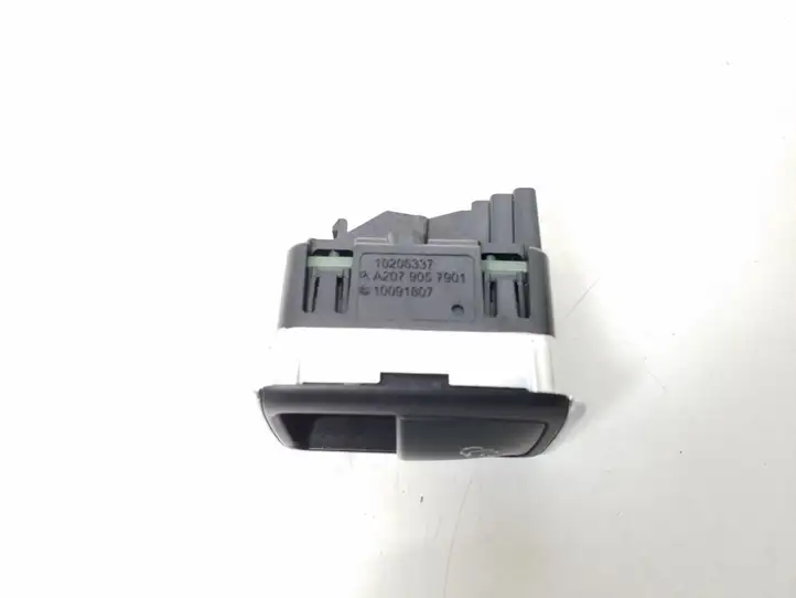Mercedes-Benz E C207 W207 (2009 - 2017) A2079057901 Кнопка закрытия крышки багажника — фото 2