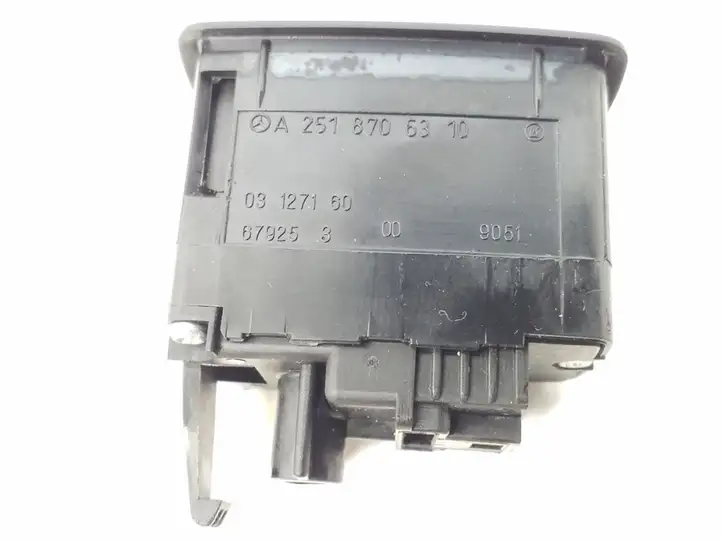Mercedes-Benz GL X164 (2006 - 2012) A2518706310 Кнопка закрытия крышки багажника — фото 2