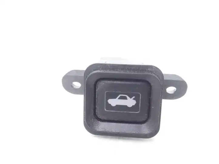 Honda CR-V (2001 - 2004) M08525 Кнопка закрытия крышки багажника — фото 1