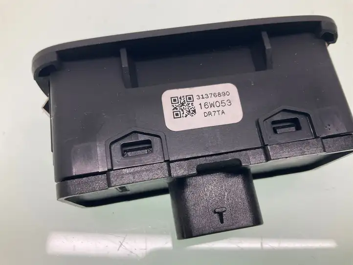 Volvo XC90 (2014 - 2019) 31376890 Кнопка закрытия крышки багажника — фото 2
