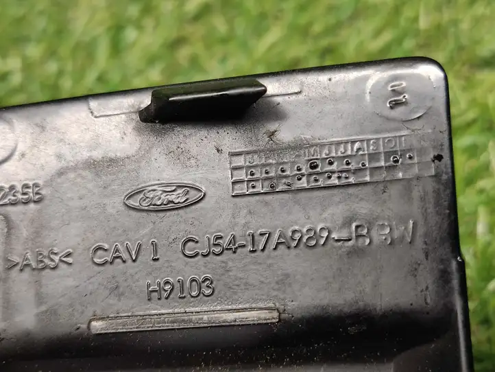 Ford Escape III (2013 - 2019) CJ5417A989BBW Заглушка буксировочной петли — фото 2
