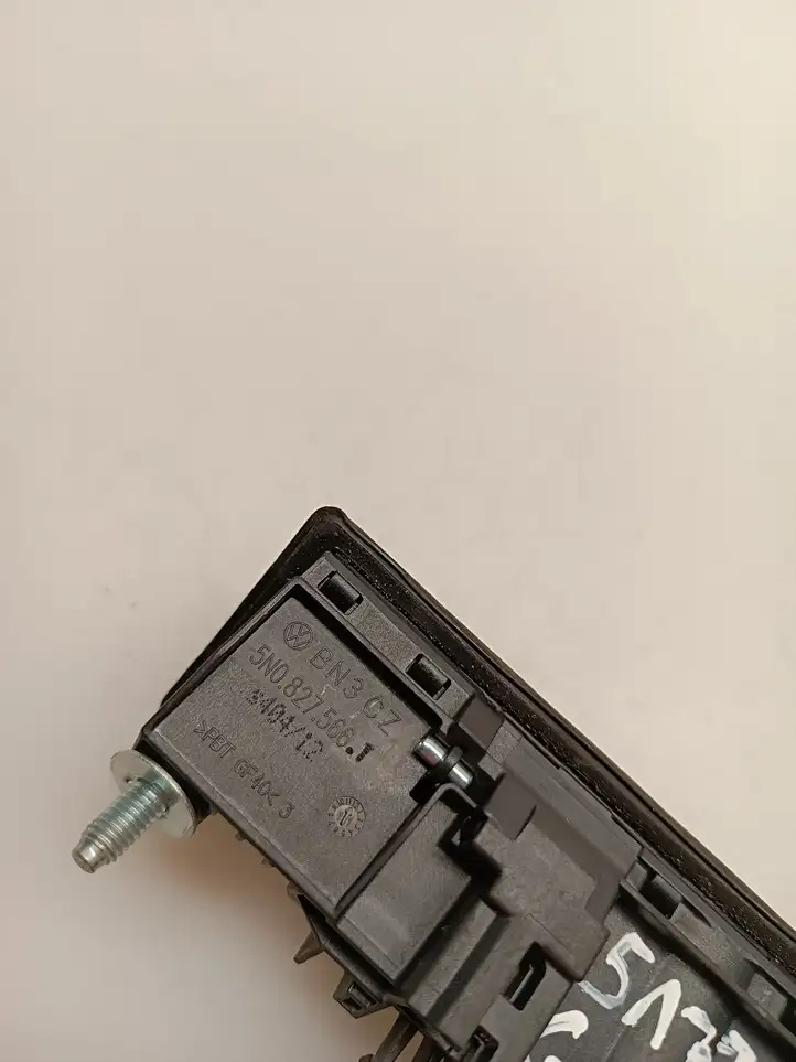 Volkswagen PASSAT B7 (2011 - 2014) 5N0827566 Кнопка закрытия крышки багажника — фото 4
