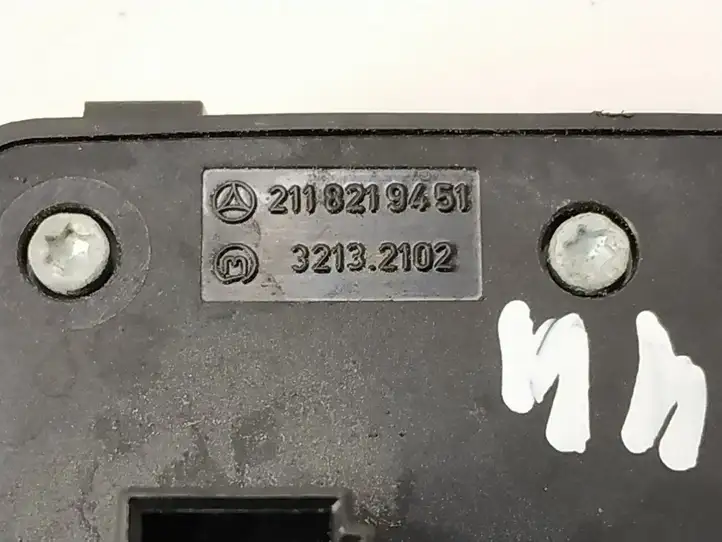 Mercedes-Benz ML W164 (2005 - 2011) Кнопка закрытия крышки багажника — фото 4
