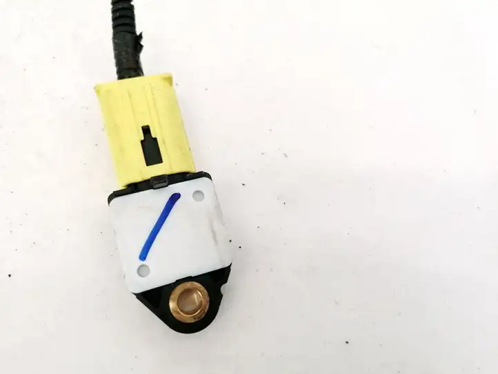Toyota Auris 150 (2006 - 2012) 8983102080 Датчик удара SRS — фото 3