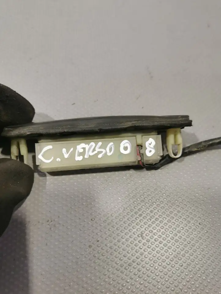 Toyota Corolla Verso AR10 (2004 - 2009) Кнопка закрытия крышки багажника — фото 5