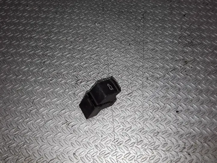 Volkswagen PASSAT B5.5 (2001 - 2005)  1J0959831A Включатель закрытия задней крышки