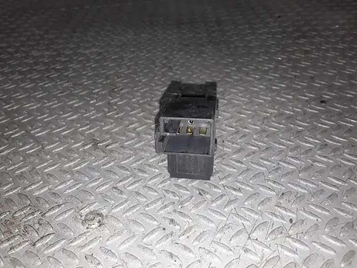 Volkswagen PASSAT B5.5 (2001 - 2005)  1J0959831A Включатель закрытия задней крышки