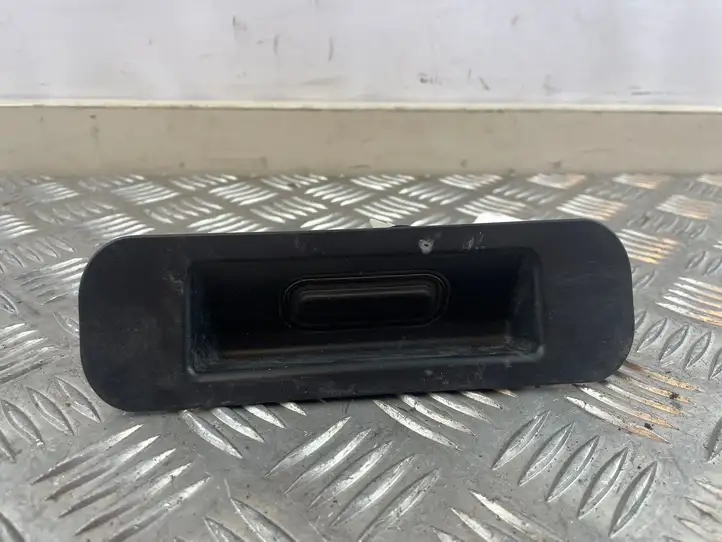 Opel Zafira C (2014 - 2016) 13271375 Кнопка закрытия крышки багажника — фото 2
