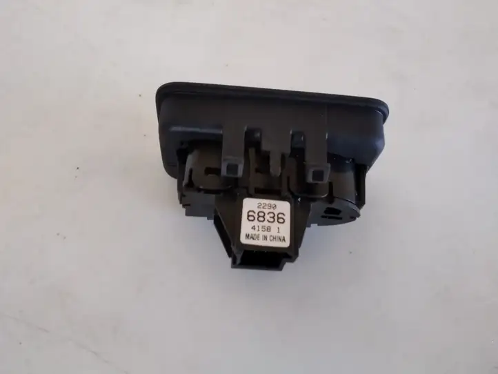 Chevrolet Corvette (2014 - 2019)  22906836 Включатель закрытия задней крышки