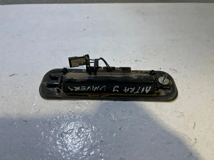 Opel Astra J (2009 - 2012) 13271375 Кнопка закрытия крышки багажника — фото 1