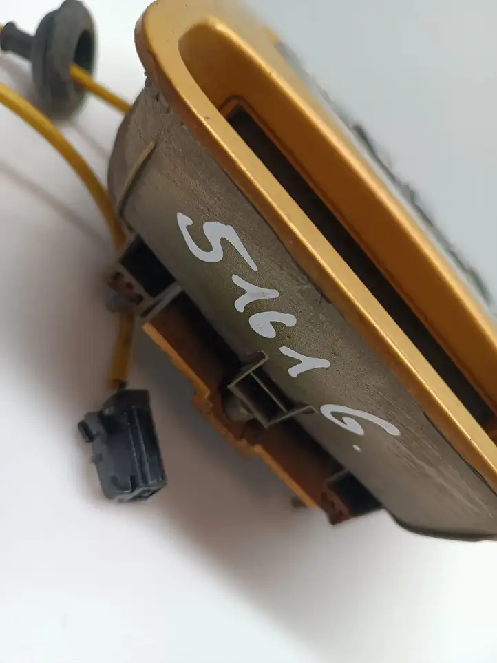 Kia Ceed (2006 - 2010)   Включатель закрытия задней крышки