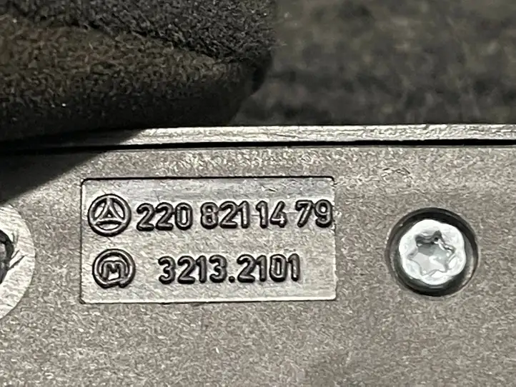 Mercedes-Benz C W205 (2014 - 2021) A2208211479 Кнопка закрытия крышки багажника — фото 3