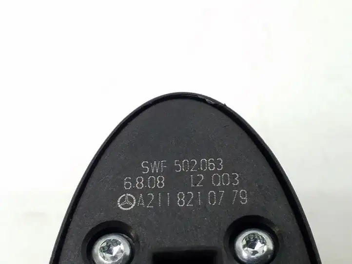 Mercedes-Benz E W211 (2002 - 2009) A2118210779 Кнопка закрытия крышки багажника — фото 2